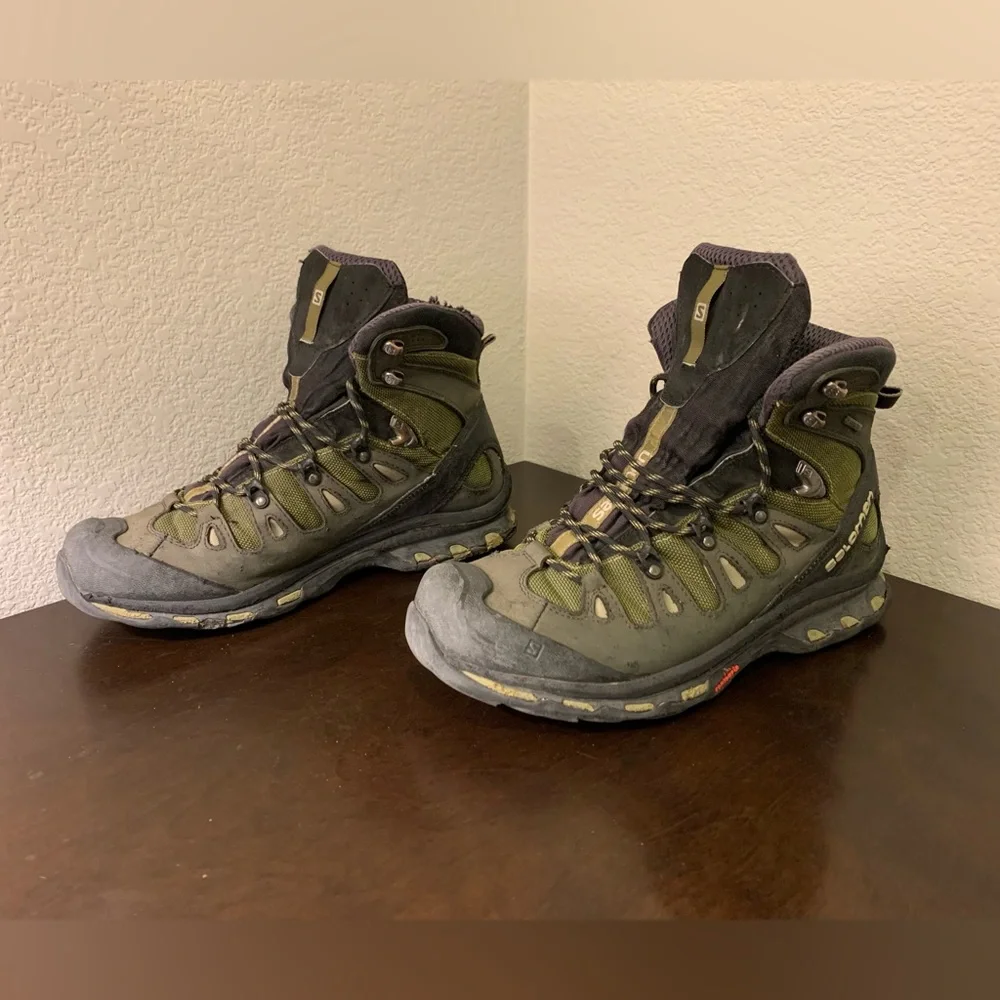 SALOMON QUEST 4D GTX Hiking Backpacking Boots Men's Size 10 Missing 1 Eyelet